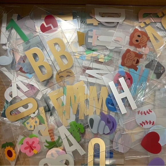 Cinema Light Box A4 Shiny Gold 16 Colors with hundreds of Letters and Emojis - Picture 10 of 17